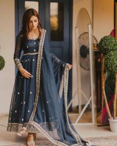 นําเสนอชุด Georgette Fuax หนักดีไซน์ใหม่คุณภาพสูงพร้อม Dupatta ในราคาขายส่งสําหรับงานแต่งงานและงานปาร์ตี้ - Product Image 4