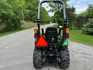 โรงงานผลิตโดยตรงสำหรับรถแทรกเตอร์จอห์น 2024R 4WD พร้อมเครื่องยนต์และเกียร์บ็อกซ์ จัดส่งทั่วโลก - Product Image 4