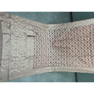 ชุดส่าหรีแบบดั้งเดิมของอินเดีย ผ้าผสมประกายมันวาว แฟชั่นลำลอง แห้งเร็ว มีจำหน่ายในปริมาณมาก - Product Image 1