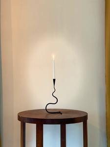 Candelero de metal elegante y con estilo de la mejor calidad, ideal para decoración de oficina en casa, disponible a precio mayorista - Product Image 3