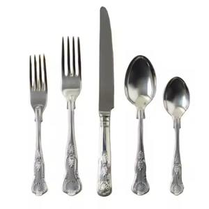 ชุดเครื่องใช้บนโต๊ะอาหารด้ามลายนูนสองชั้นชุดเครื่องใช้บนโต๊ะอาหาร5ชิ้นชุบเงินปลอดภัยสำหรับอาหาร - Product Image 1