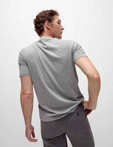 Fournisseur en gros de t-shirts à la mode pour hommes offrant un soutien personnalisé aux marques internationales de vêtements - Product Image 2