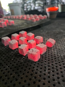 Découvrez le charbon de bois indonésien pour narguilé Shisha Coconut Shell avec des briquettes de cube d'éclairage instantané. - Product Image 6