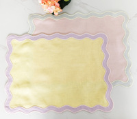 Vente en gros de napperon en lin certifié 100% OEKO-TEX Double tissu bord festonné Design classique motif brodé personnalisé pour la maison