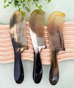 Cadeau de Noël Peigne en corne naturelle fabriqué à la main pour coiffer les cheveux en véritable peigne en corne de bœuf de buffle fabriqué en Inde - Product Image 2