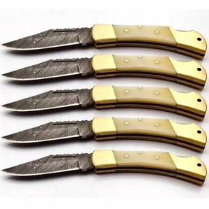 Couteau de chasse pliant artisanal en acier Damas de qualité industrielle HTTC STORE, manche en bois, garantie 1 an, vente en gros - Product Image 1