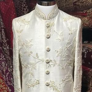 เชอร์วานีผ้าดิบปักลายอินเทรนด์สวยทันสมัย2023ด้วยผ้าไหมดิบขนาดใหญ่พิเศษสูทแต่งงานจับคู่รองเท้าและชุดเดรสปาร์ตี้งานแต่งงาน - Product Image 1