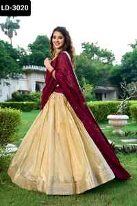 Lehenga choli en velours de style indien et pakistanais avec travail de séquence lourd et filet Dupatta avec travail de bordure de séquence pour femme - Product Image 2