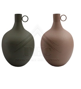 แจกันดอกไม้โลหะเหล็กที่ทันสมัยทนทานสร้างขึ้นด้วยพื้นผิวขัดเงาเพื่อความโดดเด่นในการรับประทานอาหารหรือโต๊ะกาแฟ - Product Image 2