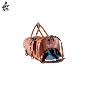 Sac de voyage en cuir vintage de qualité supérieure, taille cabine, unisexe, en vente - Product Image 2