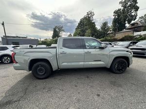 2023 SR5 CREWMAX CAB 4WD Volante a la Izquierda - Product Image 6