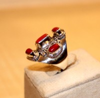 Anillo de Plata de Ley 925 con Coral Estilo Boho para Oración y Devoción, Calidad Premium, Artesanía Fina