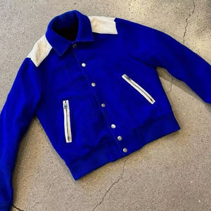 Chaqueta Universitaria Vintage Personalizable, 100% Lana, Reversible, Talla XS, Bordada, Botones de Mezclilla 3D, Servicio OEM Disponible - Product Image 1