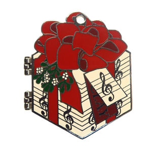 MOQ 100 Alfileres de solapa con bisagras de alta calidad Insignia artesanal de metal personalizada - Product Image 2