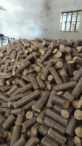 Briquetas de madera en oferta (AT) Briquetas de combustible de madera dura - Product Image 5