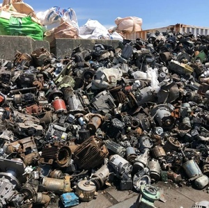 Motores Eléctricos Industriales Usados de Forma Cilíndrica Metálica para Reparación y Reciclaje de Equipos - Product Image 2