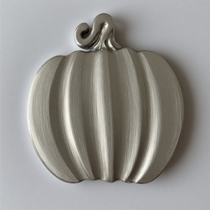 Linterna de calabaza de aluminio hecha a mano, diseño perforado artesanal con brillo plateado pulido, creando un elegante hogar festivo de Halloween - Product Image 6