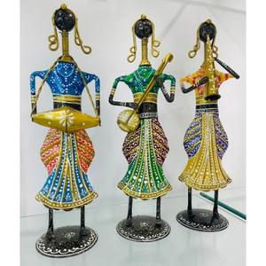 Juego de Figuras Metálicas de Músicos Tradicionales de Rajastán (Set de 3) - Diseño Vertical Móvil Multifuncional para Bodas y Diwali - Product Image 2