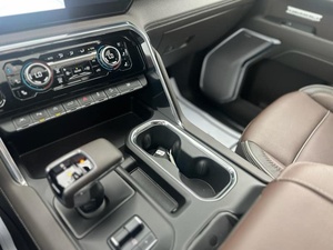 GMC Sierra 1500 Denali Usada de 2024 - Product Image 2