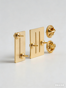 Insignias de Oro de Alto Brillo con 1/2/3 Barras |   Insignias Metálicas Personalizadas para Uniformes con Cierres de Mariposa - Product Image 2