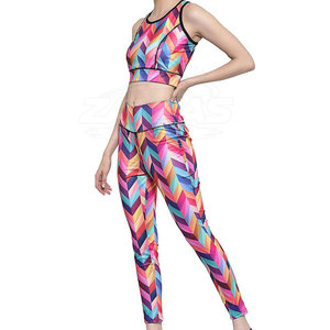 En stock, ensembles de yoga pour femmes de qualité supérieure, taille élastique, design unique, fabriqués avec des matériaux légers de la meilleure qualité. - Product Image 3