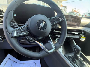 SUV compact 2024, design moderne, caractéristiques haute performance, confortable, 5 places - Product Image 2