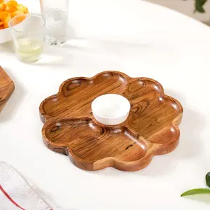 Bandeja para servir de madera de acacia con 4 secciones y cuenco de inmersión de cerámica Plato de aperitivo de madera hecho a mano Plato para servir aperitivos para fiestas - Product Image 5