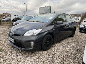 ราคาสุดคุ้ม สำหรับรถยนต์ Prius ขนาดยาง R16 เกียร์ธรรมดา เบาะหนัง ภายในสีเข้ม พวงมาลัยซ้าย ขับเคลื่อนล้อหลัง ปี 2020 - Product Image 3