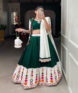 Haga una declaración de moda con nuestra moderna ropa de fiesta lehenga choli, perfecta para ofrecer una amplia gama de Kurtis especiales - Product Image 3