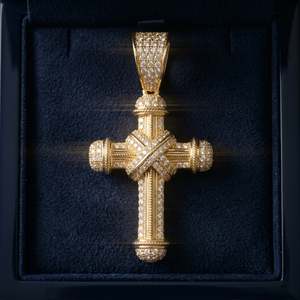 Colgante de Cruz de Lujo Sovereign Heritage con Incrustaciones de Circonitas Cúbicas, en Plata Texturizada, Joyería de Declaración de Fe, Estilo Fiesta, Dorado - Product Image 4