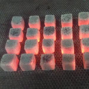 Briquetas de carbón de cáscara de coco con un diseño redondo, de origen 100% de Indonesia para sus necesidades de cachimba. - Product Image 1