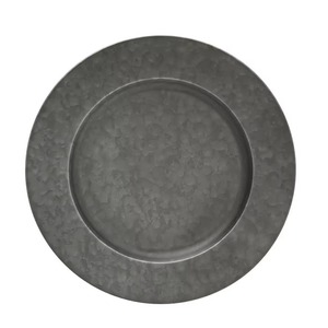 Ensemble d'assiettes de chargeur gaufrées marron design avec finition antique pour une table à manger élégante et une table de fête - Product Image 2