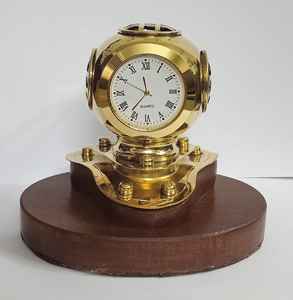 Nouveau et personnalisé artisanat décoratif Antique en laiton poli Sculpture à la main Base en bois intérieurs décor à prix compétitif - Product Image 2