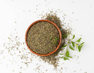 Tomillo Seco Triturado de Grado 1 (Thymus Vulgaris) de Alta Calidad Premium, Marca HERBS GROUP, Capacidad de Contenedor de 6MT-12MT para Agricultura - Product Image 1