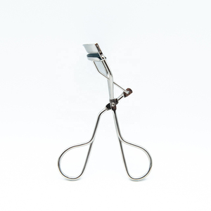 ที่ดัดขนตาสแตนเลสด้ามจับนุ่มสบายพร้อมโลโก้และแพ็กเกจแบบกำหนดเองเครื่องมือแต่งหน้าคลาสสิก - Product Image 2