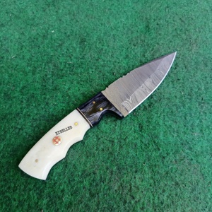 Couteau de chasse Skinner en acier damassé de haute qualité avec manche en os et bois de Pakka - Product Image 4