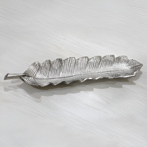 Bandeja decorativa rectangular de aluminio con asas de astas para vacaciones de temporada Decoración de mesa diaria Característica Bandejas para servir - Product Image 4