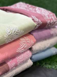 Saree en soie pure Maheshwari avec fantaisie traditionnelle Lucknowi Chikan pour fête - Product Image 3