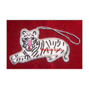 Tigre forme meilleure qualité couleur blanche argent Zari broderie et perlé travail suspendu ornement article pour la décoration d'arbre de noël - Product Image 1