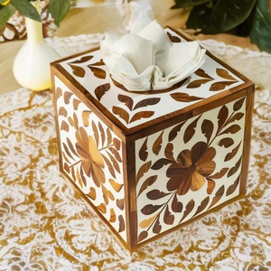 Caja de pañuelos de madera de mango decorativo con acabado pulido perfecto para comedor dormitorio y exhibición de escritorio de oficina - Product Image 1