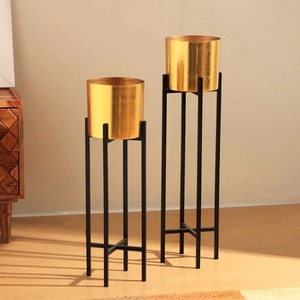 Jardinière en métal antirouille idéale pour le jardinage intérieur dans les maisons, les appartements et les espaces commerciaux disponibles à un coût raisonnable - Product Image 1