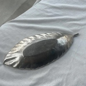 Plateau décoratif en aluminium, feuille argentée, décoration d'intérieur, plateau de service, artisanat en métal, centre de table, vaisselle - Product Image 3