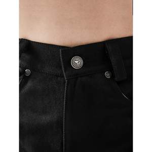 กางเกงยีนส์ CORE สีดำทรงบูทคัทแบบวินเทจ แต่งลายปัก ล้างสีแบบสโตนวอช ด้วยเทคนิคการฟอกสีเข้ม ประดับคริสตัลเพชรและหมุดโลหะ เหมาะสำหรับฤดูหนาว - Product Image 4