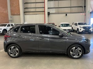 2022 para I20 Híbrido Turbo Sedán, Cuero Oscuro, Transmisión Automática, 100% en Perfecto Estado, Sin Accidentes, Garantía - Product Image 4
