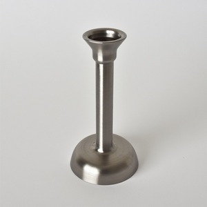 Portavelas de Navidad plateado de lujo diseñado con detalles pulidos que ofrecen un estilo premium para una decoración elegante del hogar - Product Image 2