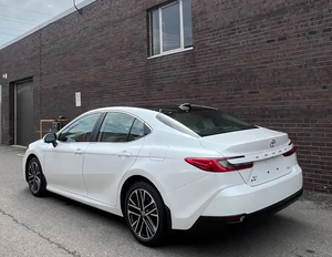 PREMIÈRE MAIN TITULAIRE 2025 TOYOTA CAMRY XLE AWD TOIT PANORAMIQUE VOITURE D'OCCASION BLANCHE EN BON ÉTAT - Product Image 2