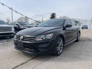 Volkswagen Passat R-Line 4 portes (1.8L 4 cylindres Turbo 6A) légèrement usagée, modèle 2017 - Product Image 2