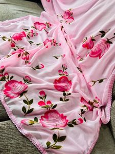 Hermosos saris de seda para adultos con huella de mano y Zari dorado con borde Chikankari en colores a juego - Product Image 3