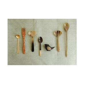 Ensemble de cuillères en corne de buffle idéal pour les mariages, les événements rustiques ou dans le cadre d'une collection d'articles ménagers de cuisine traditionnels - Product Image 1