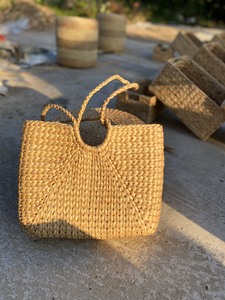 กระเป๋าผักตบชวาขนาดเล็กของผู้หญิงสีธรรมชาติทันสมัยและมีคุณภาพสูง - Product Image 6